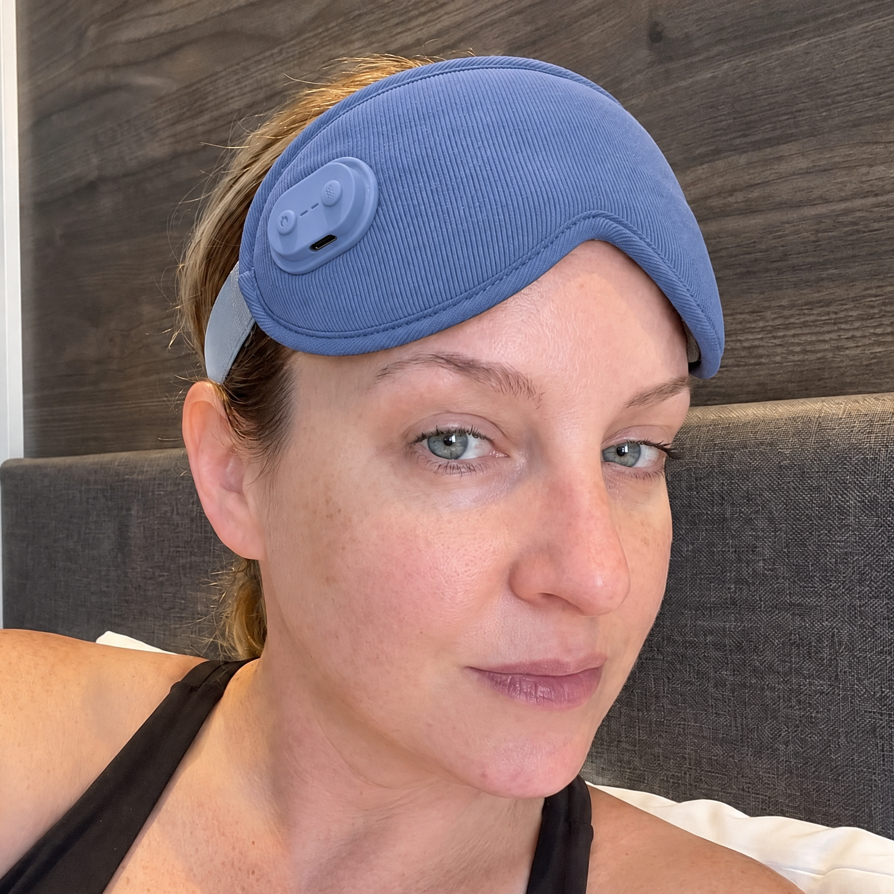 Kimmy wearing Ocuelle heated eye mask